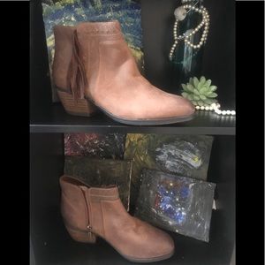 Clarks NWOB ankle boots size 7